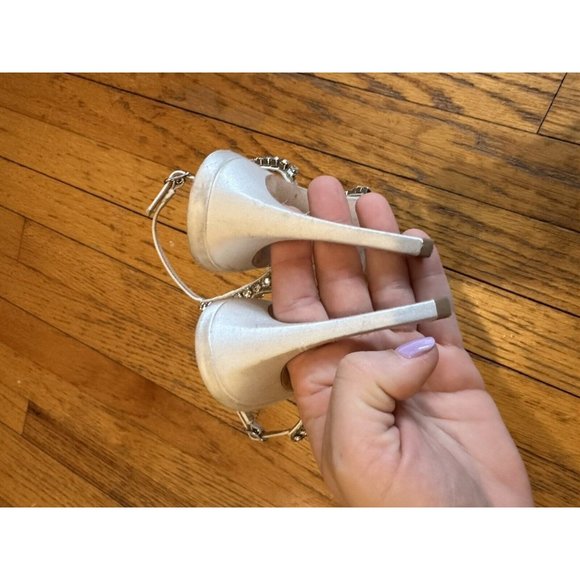 Badgley Mischka Marina Gemstone Stiletto White Size 8 - Picture 9 of 10